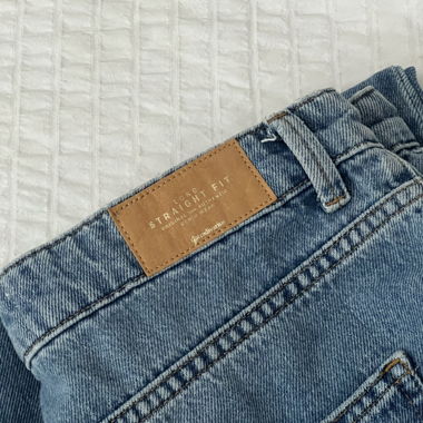 Straight-Fit-Jeans mit Rissen