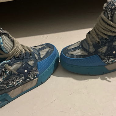 Louis Vuitton Sneaker mit Strass
