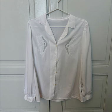 Blouse blanche pour femme avec broderie
