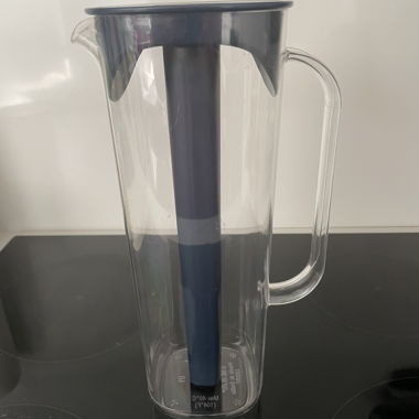 Caraffa acqua o altra bibita con ghiacciolo