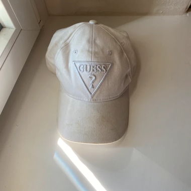 Cappellino Guess bianco 