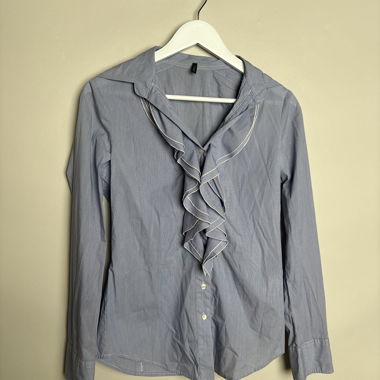 Camicia Stile Benton con volant