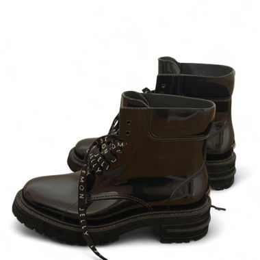 Schwarze Lacklederschuhe (Ankle Boots) mit Schnürung und Jelly Jelly-Logo an der Seite #gothboots