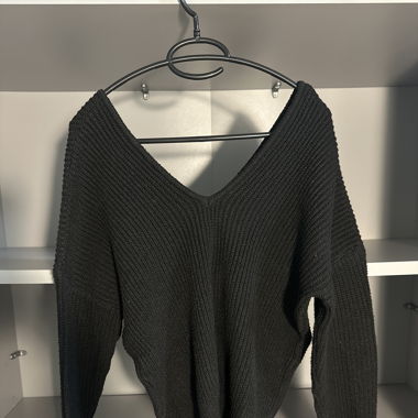 Pull noir en laine, effet tricoté
