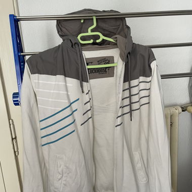 Veste légère à capuche blanche et grise