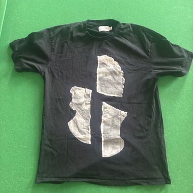 T-shirt nero grafico