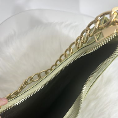 Grüne Handtasche