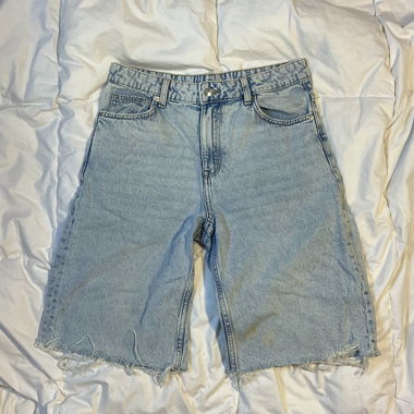 Hellblaue H&M Jort-Jeans
