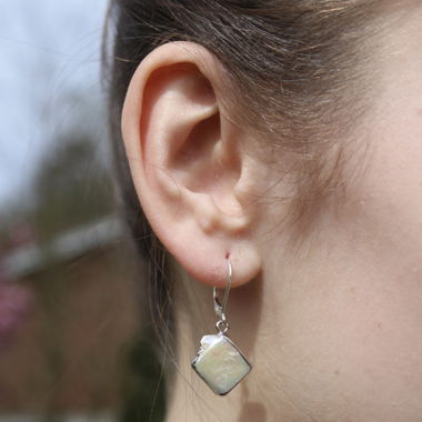 Earrings made of freshwater pearls