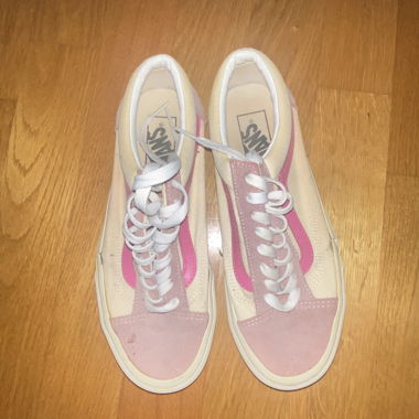 Baskets montantes Vans rose et beige
