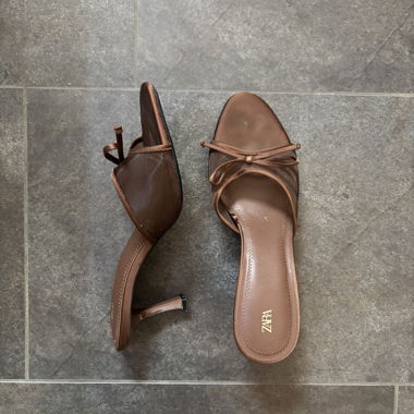 Escarpins mit Kitten-Heels