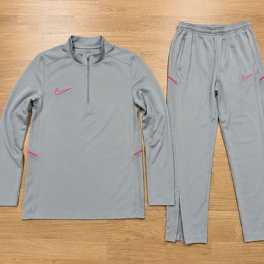 Hellblaues Nike Trainingsanzug-Set