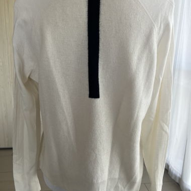Cremefarbener Langarm-Pullover