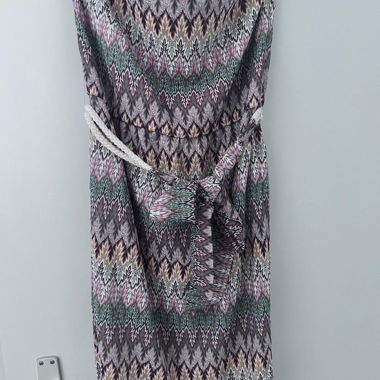 Kleid mit mehrfarbigem Muster