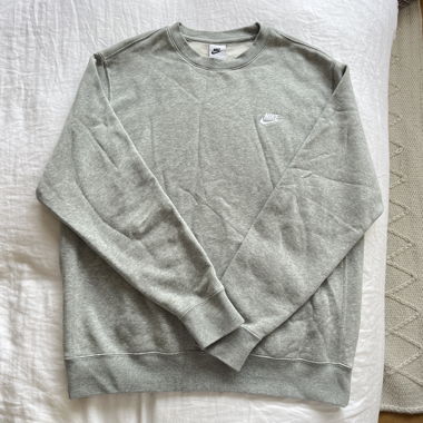 Pull Nike tout neuf gris