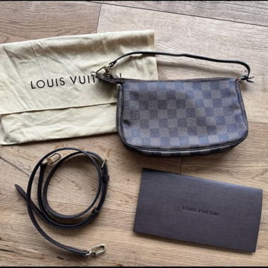 Louis Vuitton Pochette Damier