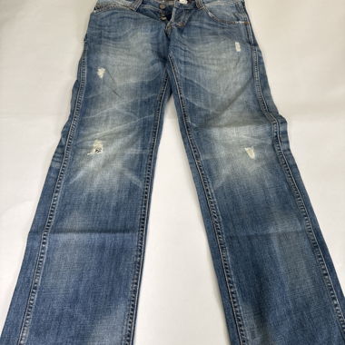 Jeans in denim