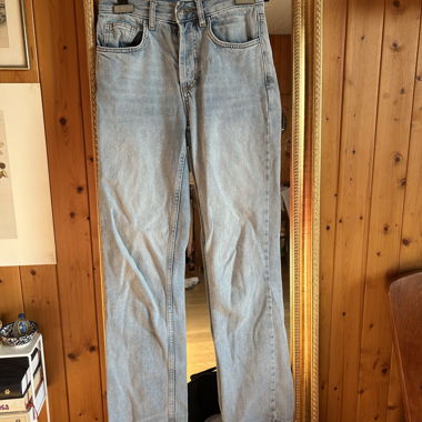 Jeans HIGH RISE STRAIGHT SUBDUED
