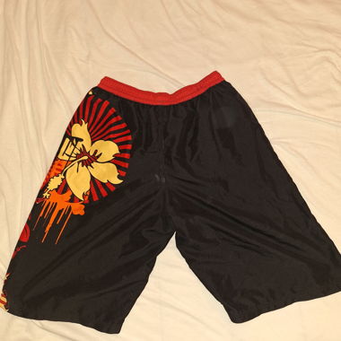 Short de bain noir et rouge