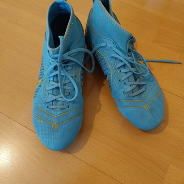 Chassures de foot 38