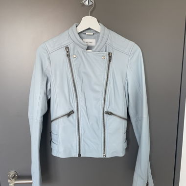 Hellblaue Lederjacke