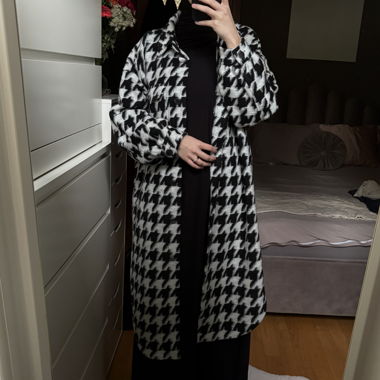Manteau à motif pied-de-poule noir et blanc 