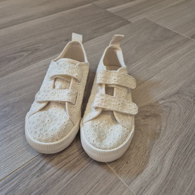 Sneaker aus Stoff
