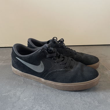 Nike SB Charge in suede