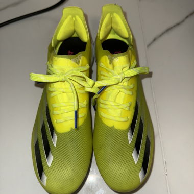 Fussballschuhe mit Metalnoppen 