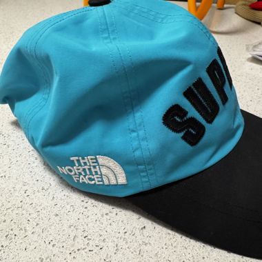 Cappellino Supreme x The North Face Goretex