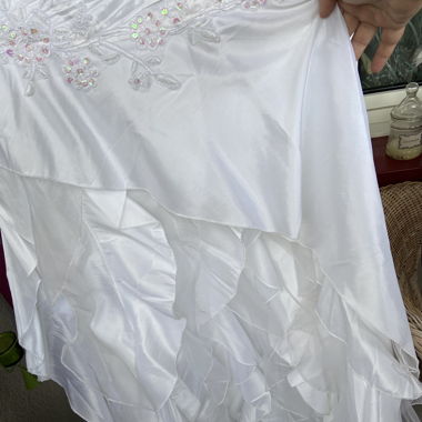 Brautkleid neu Stickerei Volants schneeweiss 44