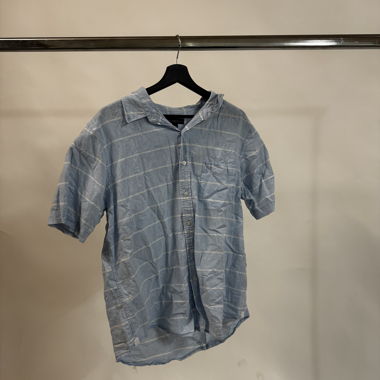Chemise bleue à manches courtes à carreaux