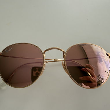 Occhiali da sole Ray-Ban tondi rosa e oro