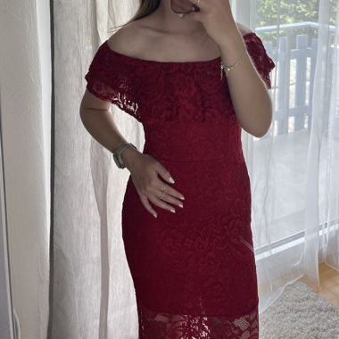 Off-Shoulder Lace Maxi Dress