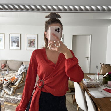 Blusa a portafoglio rossa con dettaglio ad anello, tag. UE 34