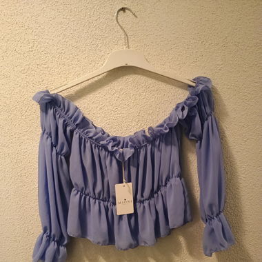 Offshoulder Crop Top Bluse by Mioni