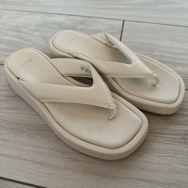 Tongs à plateforme