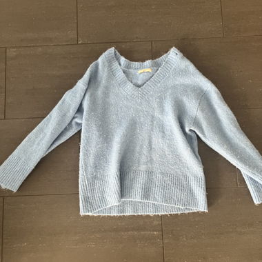 blauer Pullover