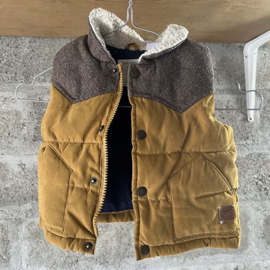 Sleeveless top for little boy