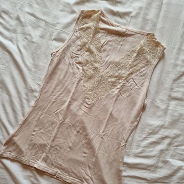 Débardeur rose poussière avec dentelle