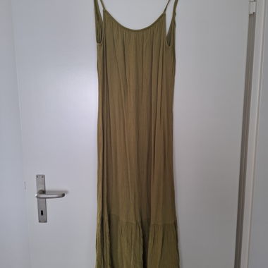 Olivgrues Kleid mit Spaghettitraegern EDC
