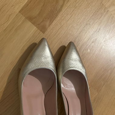 Chaussures dorées POLLINI en cuir – Taille 38
