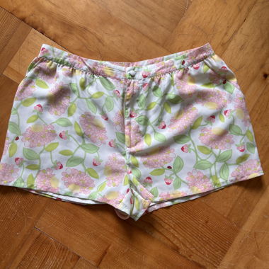 Shorts mignons coccinelle et fleurs