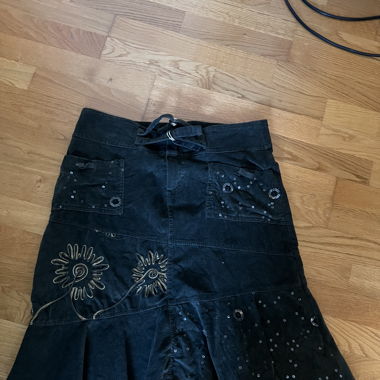 Vintage dark green skirt with flowers
