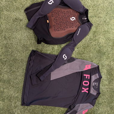 Protezione Scott e maglia offerta