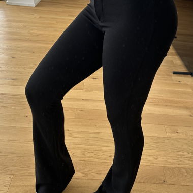 Stoffhose flare mit cutouts