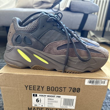 Yezzy Boost 700 Adidas