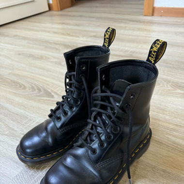 Dr. Martens 