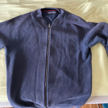 Dunkelblaue Jacke mit Reissverschluss