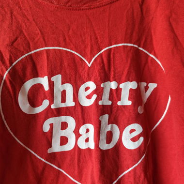 T-Shirt Crop rosso "Cherry Babe"